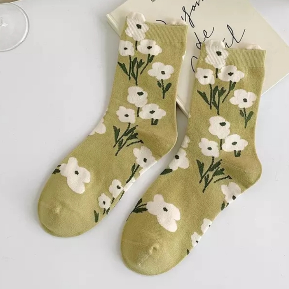 NEW NWOT FLOWER FLORAL SOCKS